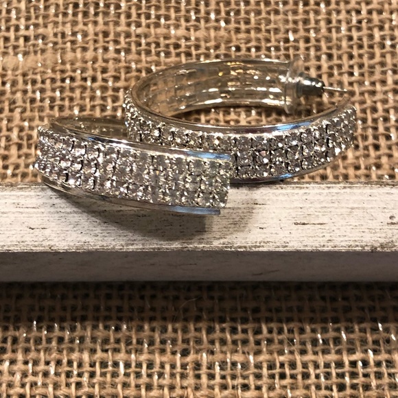 Jewelry - Picture 3 of 3